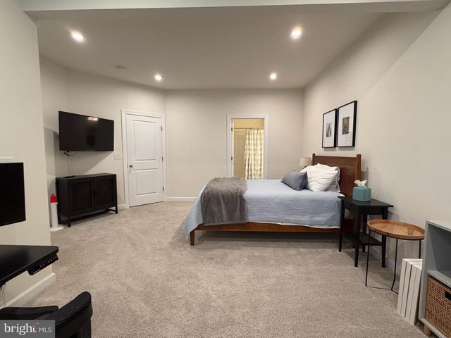 8120 BOCK FARM PL, Alexandria, VA 22306