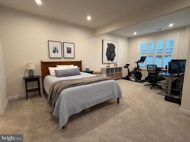 8120 BOCK FARM PL, Alexandria, VA 22306