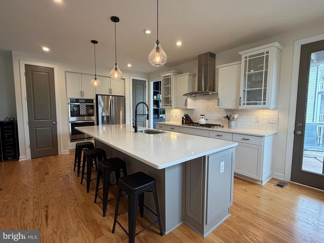 8120 BOCK FARM PL, Alexandria, VA 22306