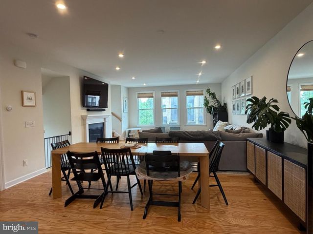 8120 BOCK FARM PL, Alexandria, VA 22306