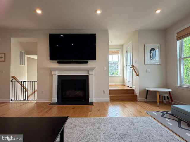 8120 BOCK FARM PL, Alexandria, VA 22306