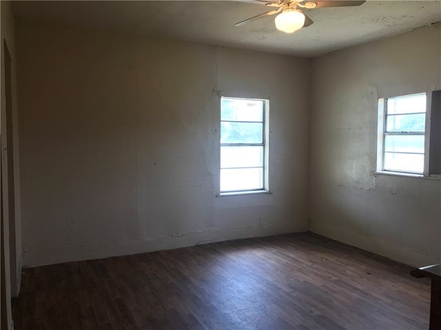 203 N First St, Robstown, TX 78380