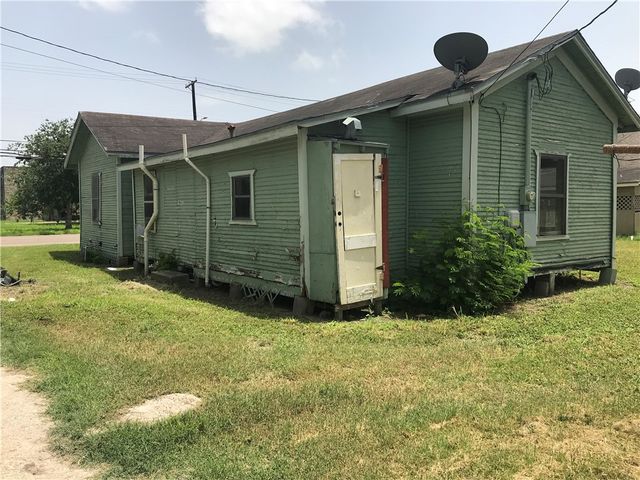 203 N First St, Robstown, TX 78380