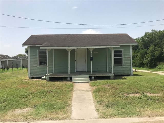 203 N First St, Robstown, TX 78380