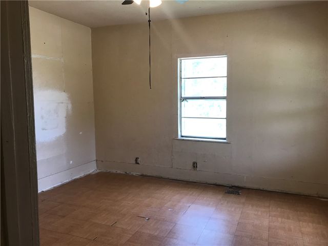203 N First St, Robstown, TX 78380