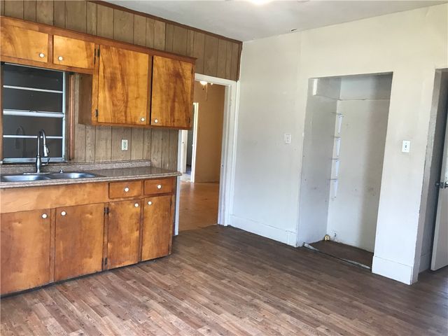 203 N First St, Robstown, TX 78380