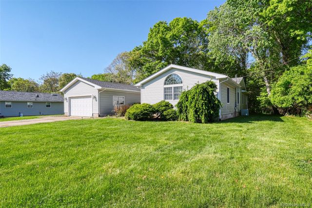 20 Valley Drive, East Moriches, NY 11940