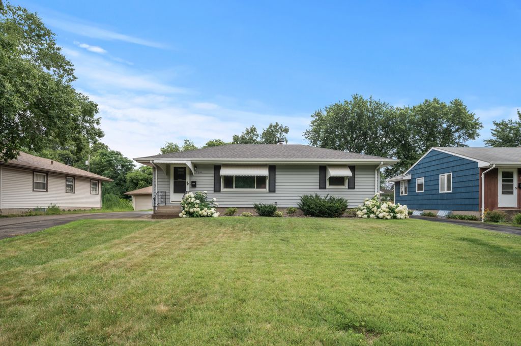 734 24th Avenue N, South Saint Paul, MN 55075