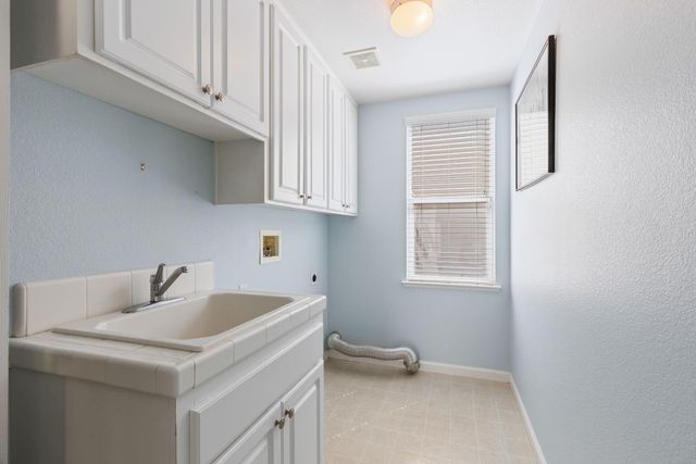 3361 Swallows Nest Ln, Sacramento, CA 95833