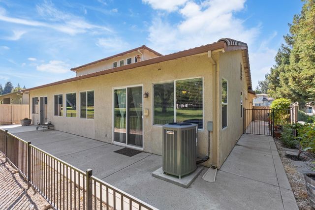 3361 Swallows Nest Ln, Sacramento, CA 95833