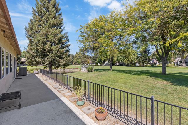 3361 Swallows Nest Ln, Sacramento, CA 95833