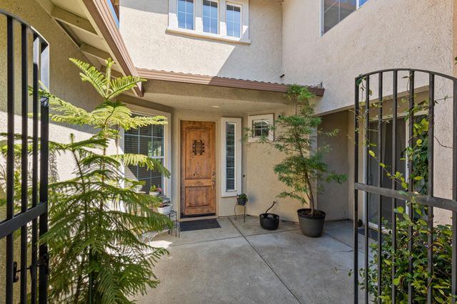 3361 Swallows Nest Ln, Sacramento, CA 95833