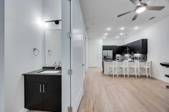 4801 Springdale RD 2107, Austin, TX 78723