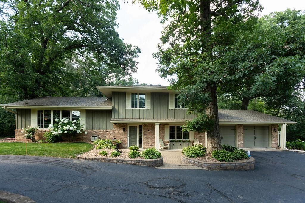 2 Blue Crane Lane, North Oaks, MN 55127