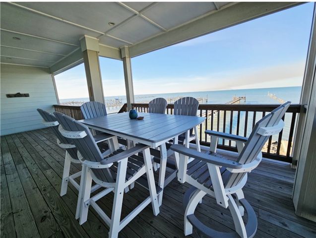 122 Ridge Harbor Dr, Rockport, TX 78382