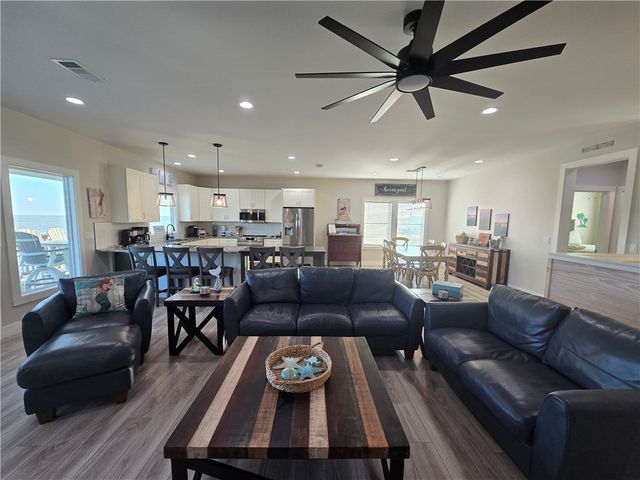 122 Ridge Harbor Dr, Rockport, TX 78382