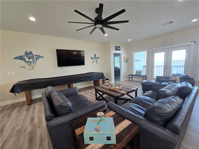 122 Ridge Harbor Dr, Rockport, TX 78382