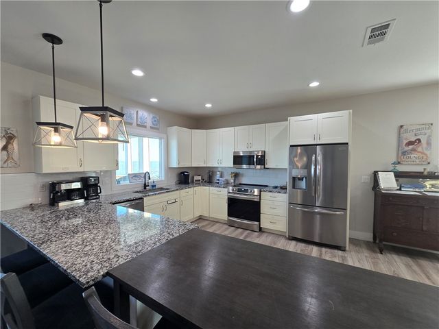 122 Ridge Harbor Dr, Rockport, TX 78382