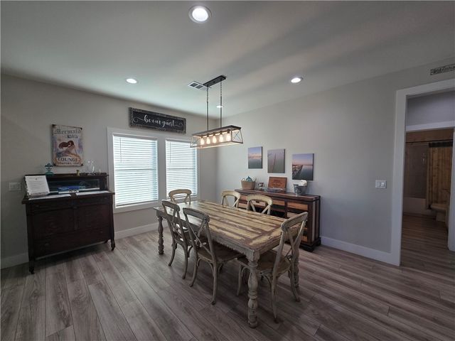 122 Ridge Harbor Dr, Rockport, TX 78382