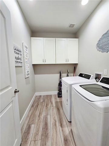 122 Ridge Harbor Dr, Rockport, TX 78382