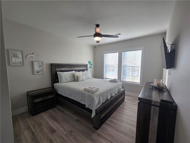 122 Ridge Harbor Dr, Rockport, TX 78382