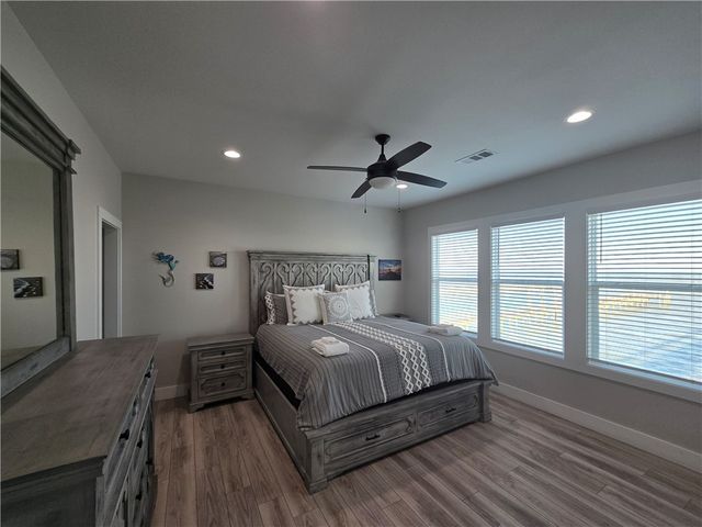 122 Ridge Harbor Dr, Rockport, TX 78382