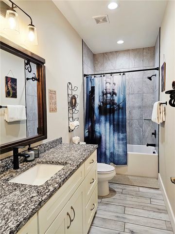 122 Ridge Harbor Dr, Rockport, TX 78382