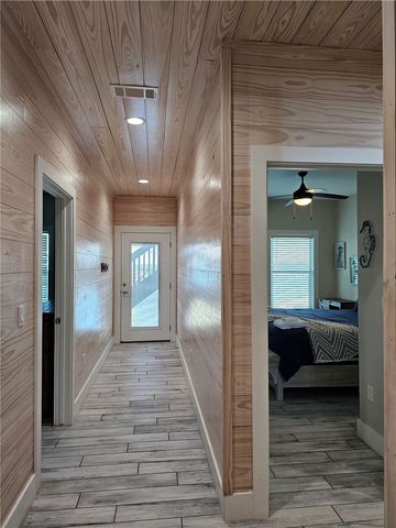 122 Ridge Harbor Dr, Rockport, TX 78382