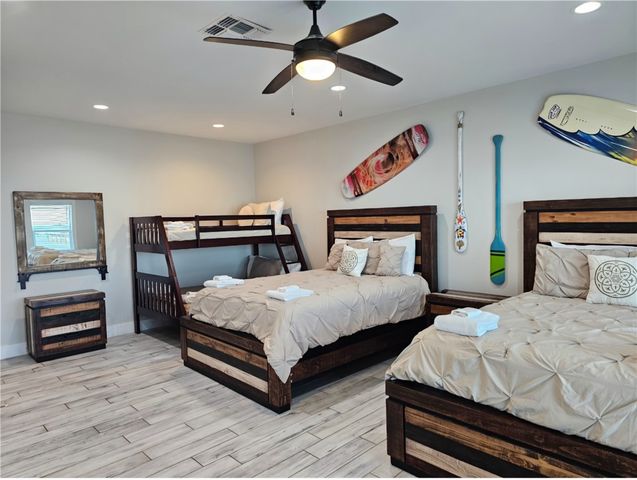 122 Ridge Harbor Dr, Rockport, TX 78382