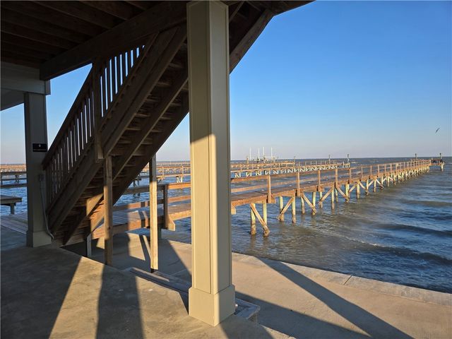 122 Ridge Harbor Dr, Rockport, TX 78382