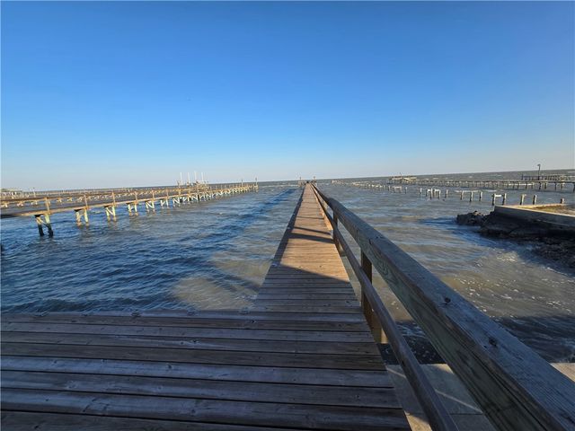 122 Ridge Harbor Dr, Rockport, TX 78382