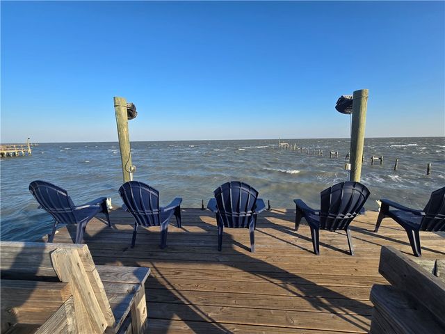 122 Ridge Harbor Dr, Rockport, TX 78382