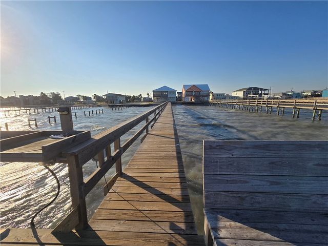 122 Ridge Harbor Dr, Rockport, TX 78382