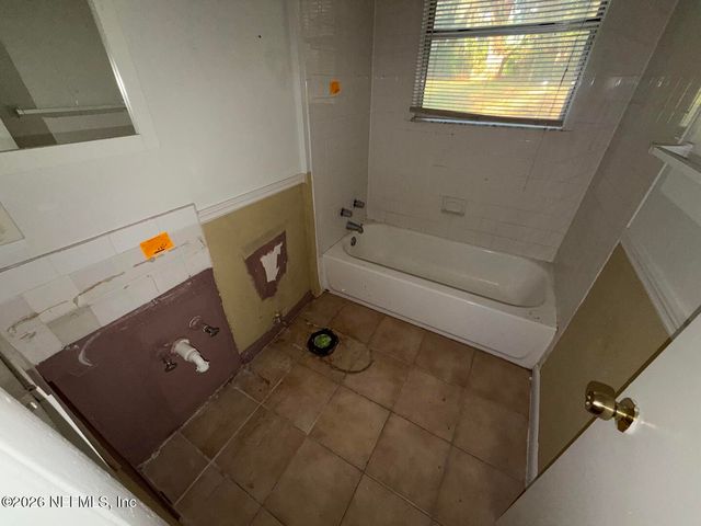 6880 TINKERBELL Lane, Jacksonville, FL 32210