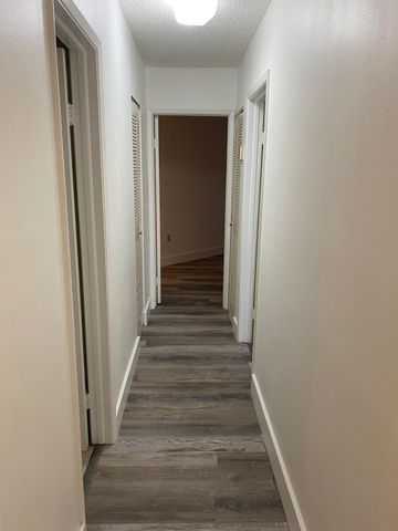 660 W Park Dr 206, Miami, FL 33172