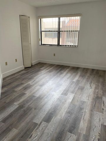 660 W Park Dr 206, Miami, FL 33172