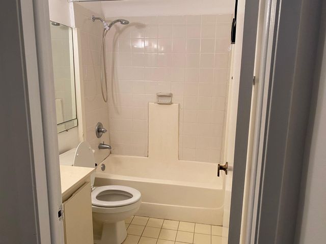 660 W Park Dr 206, Miami, FL 33172