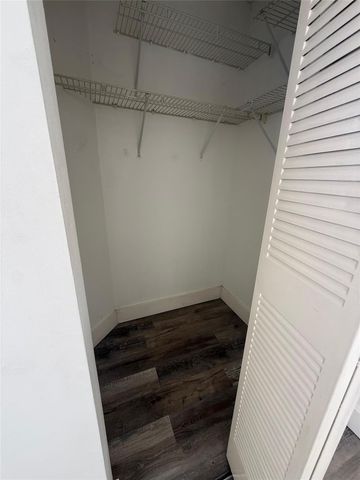 660 W Park Dr 206, Miami, FL 33172