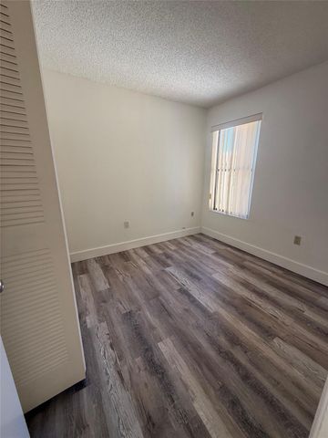 660 W Park Dr 206, Miami, FL 33172