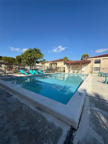 660 W Park Dr 206, Miami, FL 33172