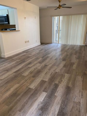 660 W Park Dr 206, Miami, FL 33172