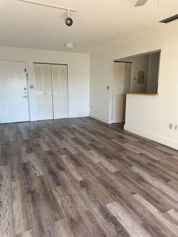 660 W Park Dr 206, Miami, FL 33172