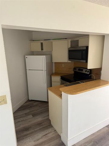 660 W Park Dr 206, Miami, FL 33172