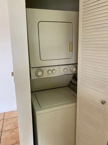 660 W Park Dr 206, Miami, FL 33172