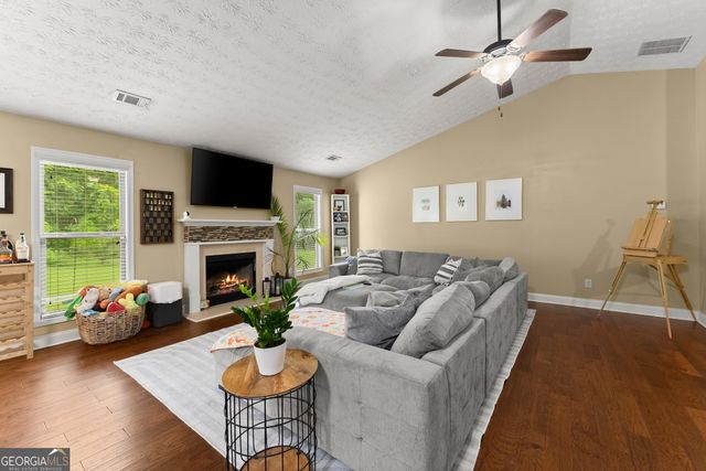 226 Falling Leaf Lane, Winder, GA 30680