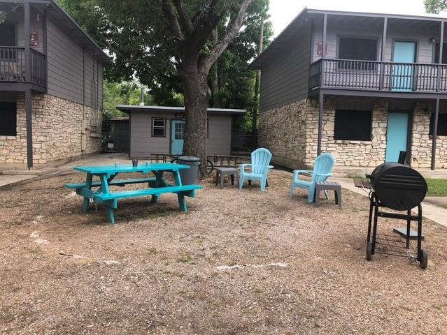 137 Elm ST 11, Lockhart, TX 78644