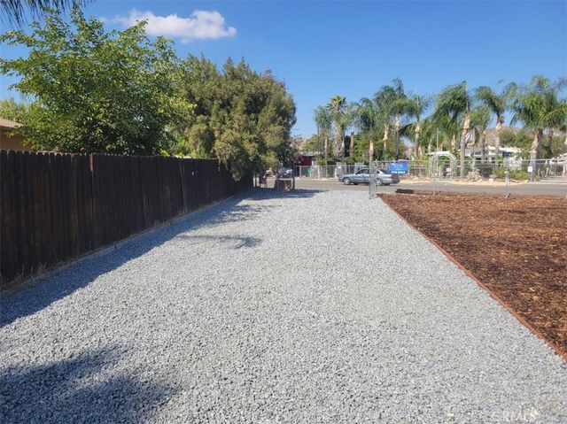 26113 Naumann, Homeland, CA 92548
