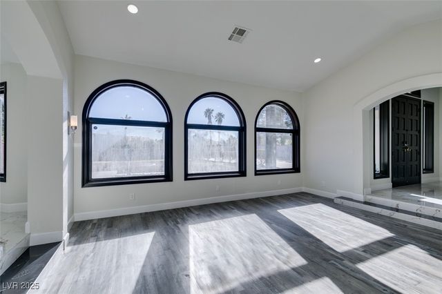 7040 OBANNON Drive, Las Vegas, NV 89117