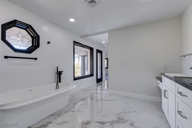 7040 OBANNON Drive, Las Vegas, NV 89117