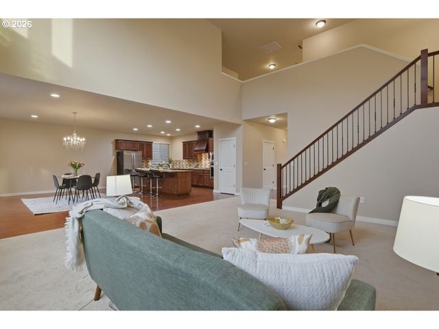 13615 Se ALMOND Dr, Clackamas, OR 97015